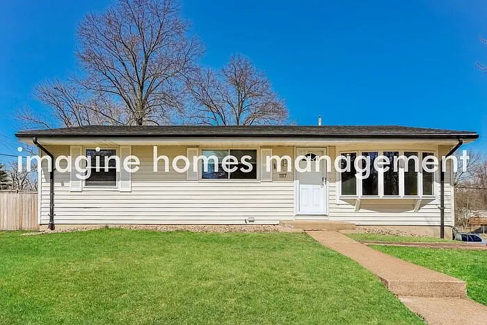 1117 Burgundy Ln — Photo 1
