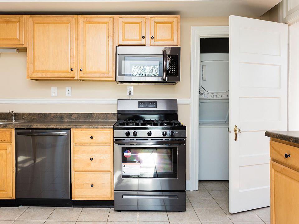 2nd image of 412 W Marshall St #U1