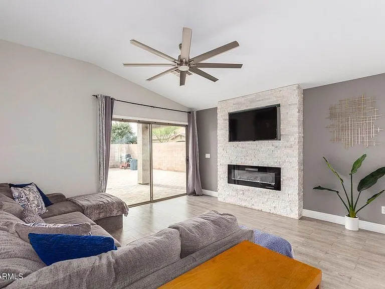 1265 W Fruit Tree Ln — Photo 3