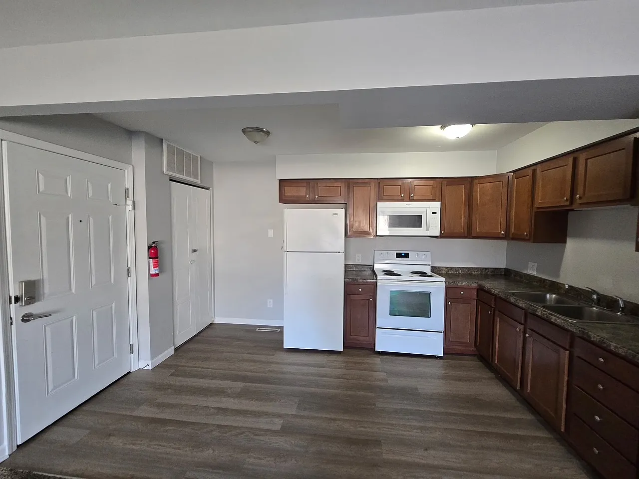 2 bed, 800 sqft, $1,100 — Photo 3