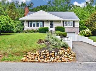 5 Gaines Pl, Huntington, NY