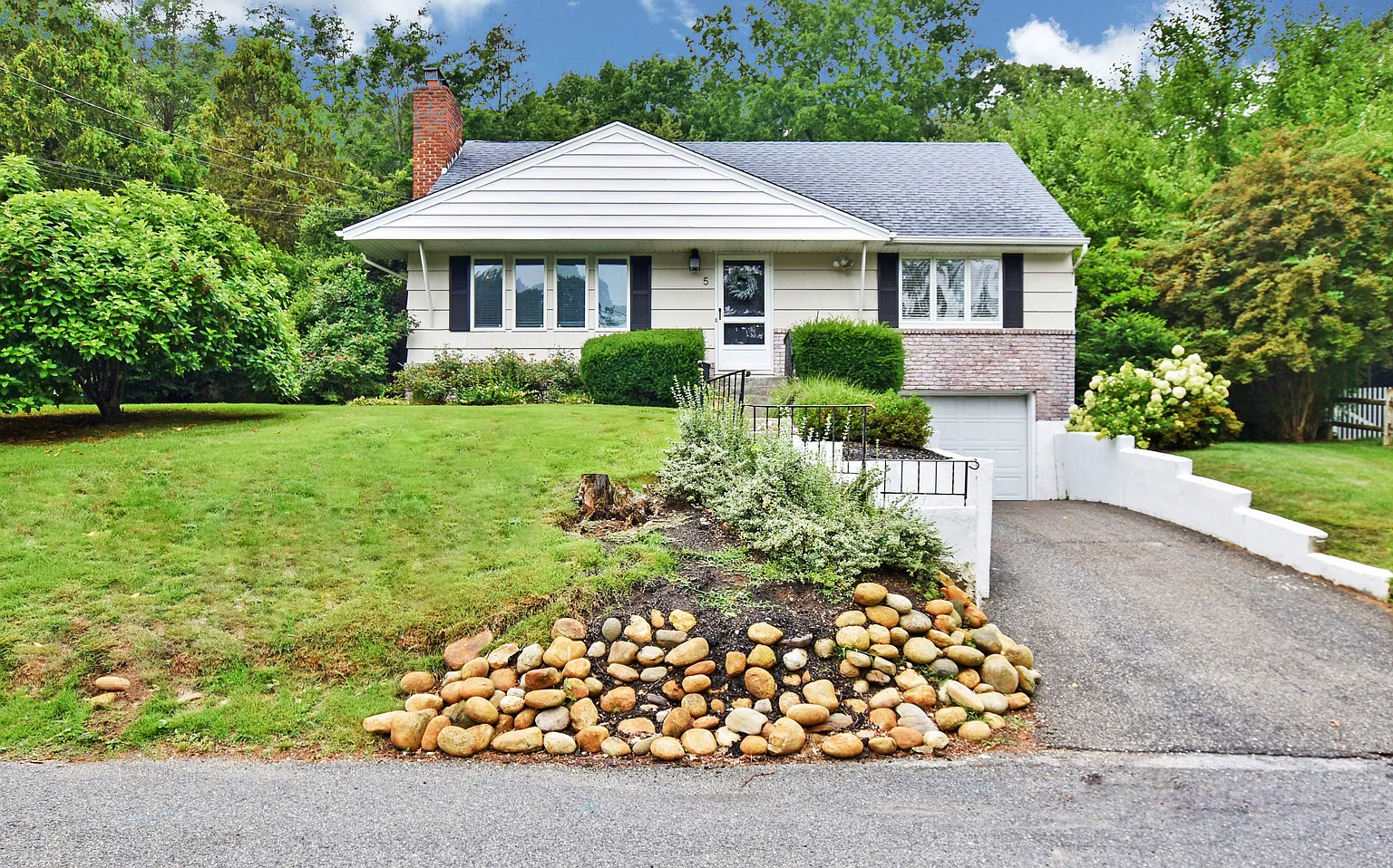 5 Gaines Pl photo 1