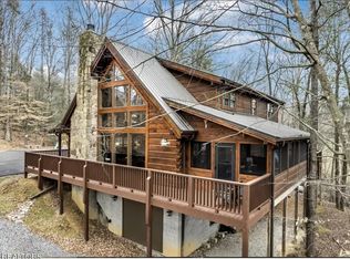 4049 Roundtop Dr, Sevierville, TN 37862