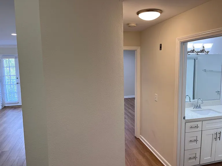 2475 Corinth Apartments — Photo 5