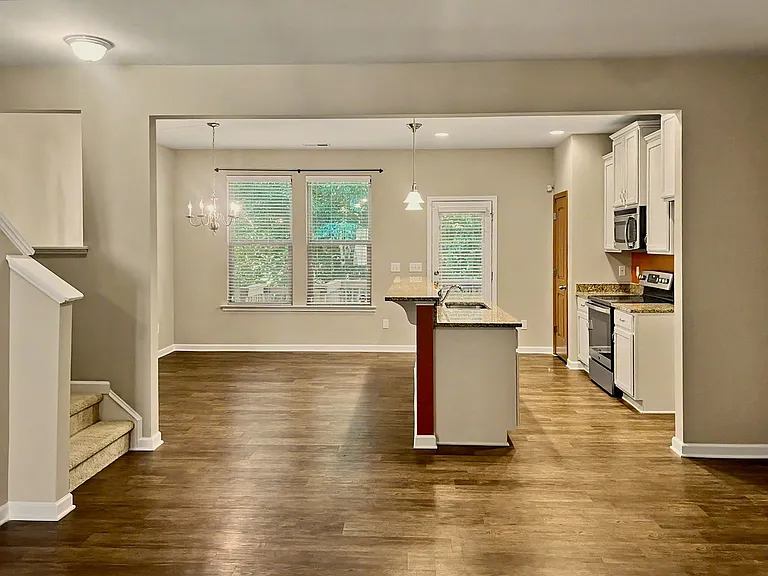 1442 Montonia St — Photo 5