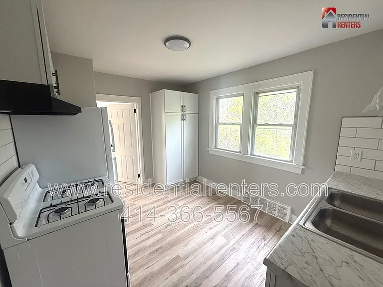 2724 N Palmer St #UPPER — Photo 1