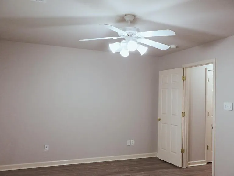 1100 Woodlawn Ave #64 — Photo 13