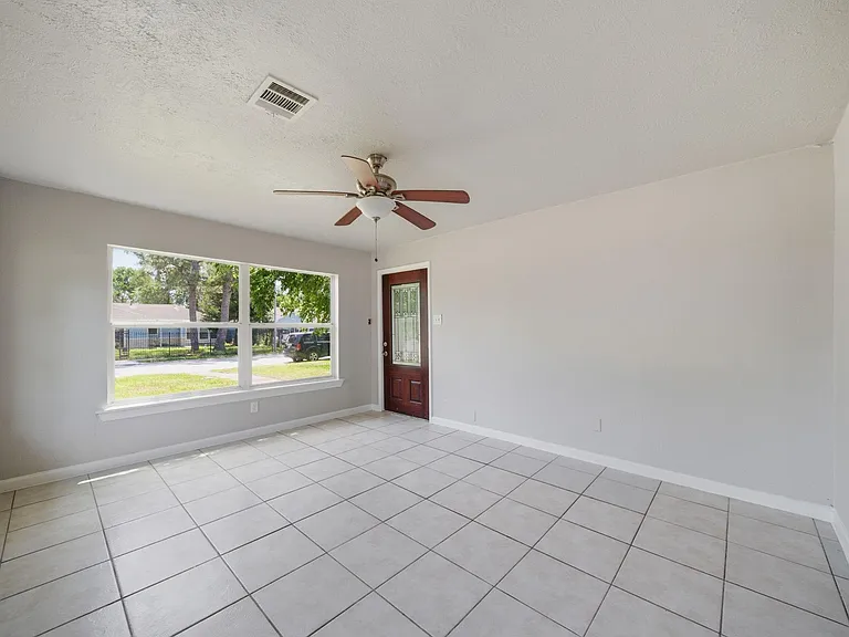 1102 Johnson St — Photo 7