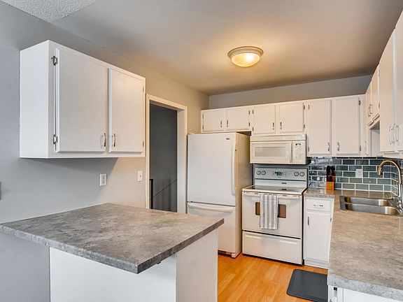 3rd image of 4437 Churchill St