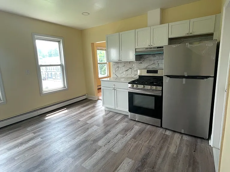 371 Congress Ave #3 — Photo 7