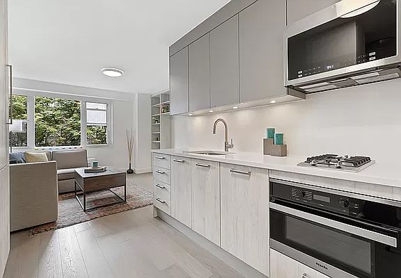 2nd image of 100 W 93rd St APT 6D
