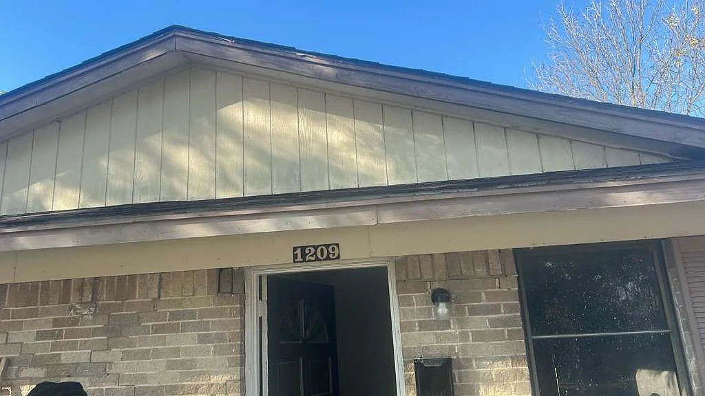 3 bed, 1344 sqft, $2,000 — Photo 2
