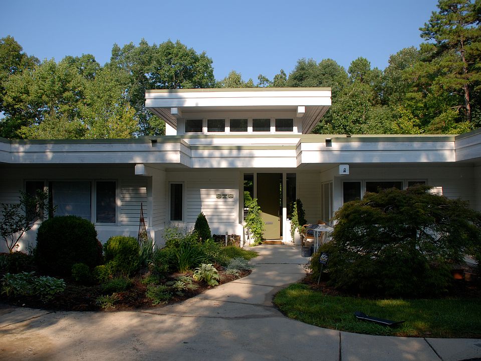 2nd image of 878 Pinehurst Dr