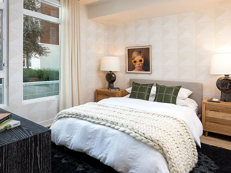 Spacious apartment homes in Hollywood with scenic views