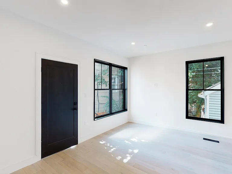 21 Buttonwood St #19 — Photo 2