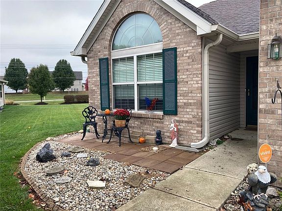 3rd image of 1486 Lexington Ct