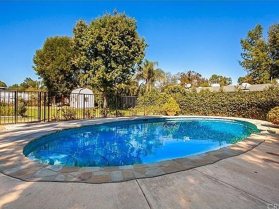 4th image of 5847 Shirley Ave