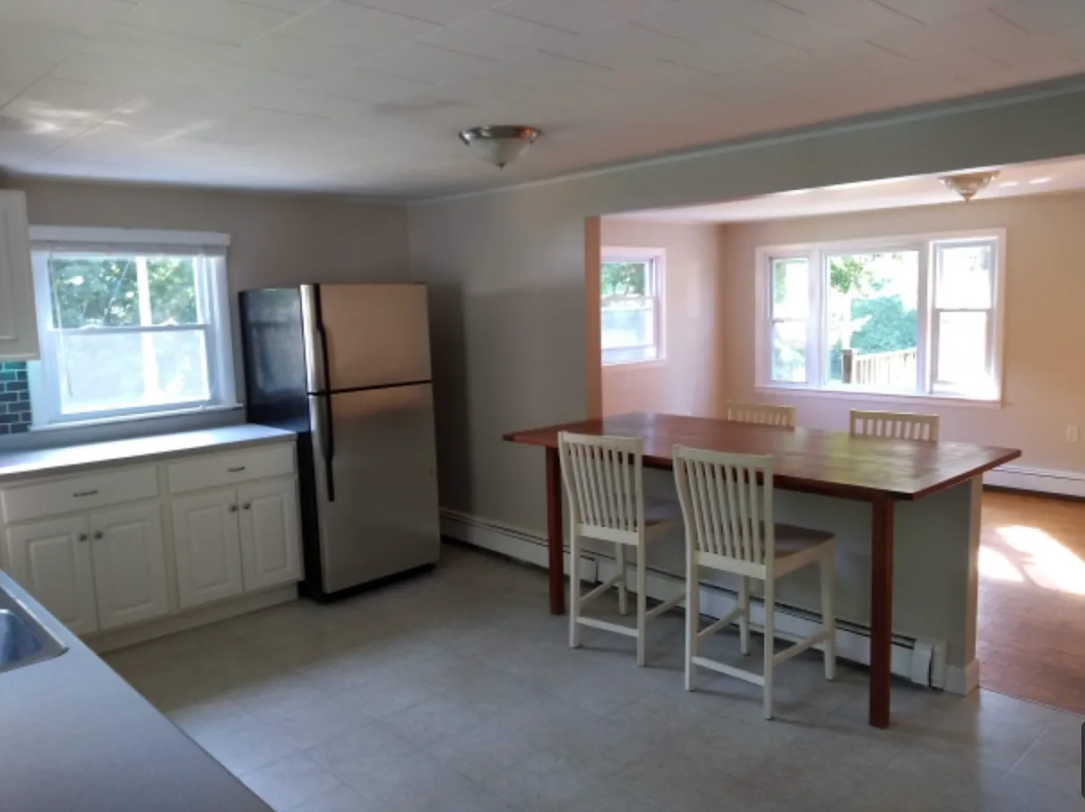 3 bed, 1008 sqft, $2,800 — Photo 2