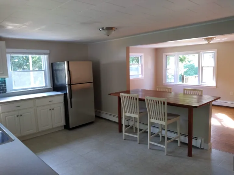 13 Jones Ave — Photo 2