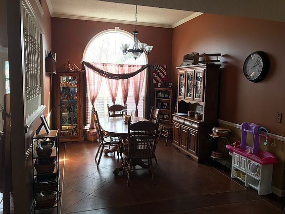 3rd image of 310 W Kingswood Dr
