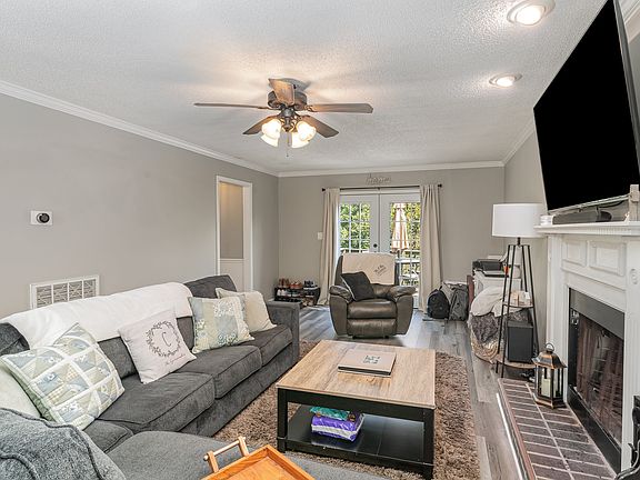 3rd image of 326 Broadmore Dr