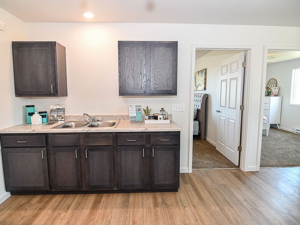 1st image of 807 Robin Ln #0