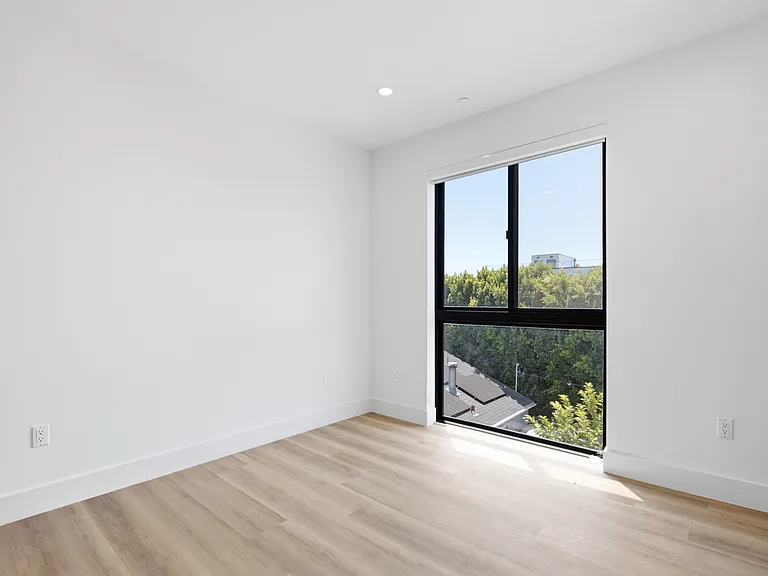 5821 Kester Ave #5823-1/2 — Photo 10