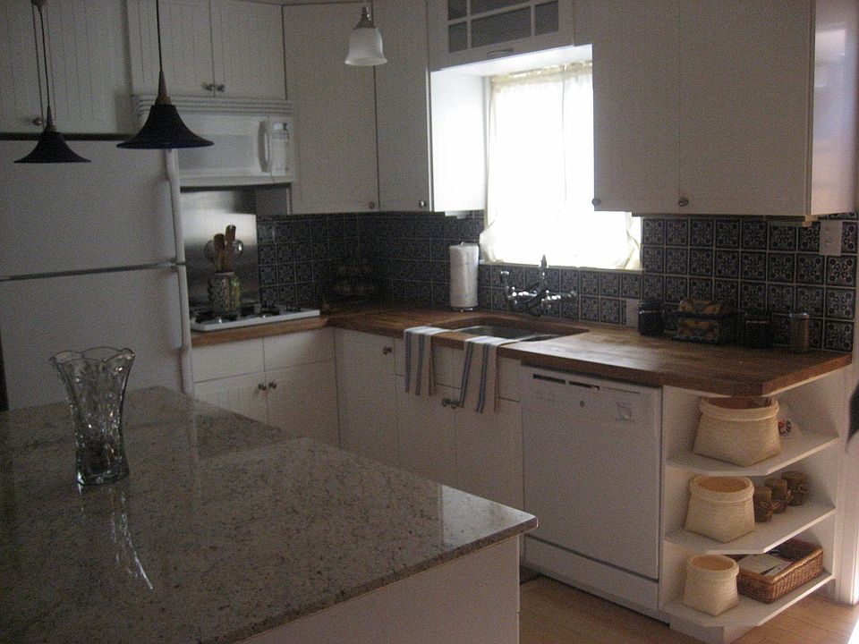 Updated Kitchen- island with granite counter, newer cabinets & appliances