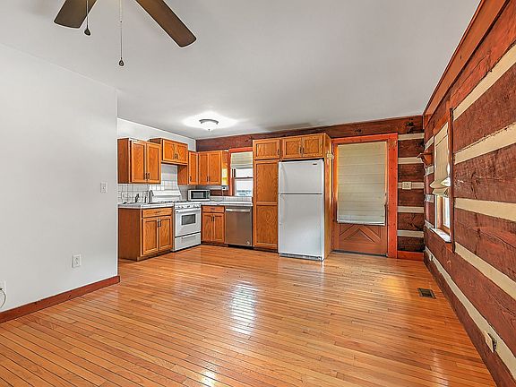 5th image of 2822 Walnut St #16