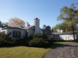 1035 Inverlieth Rd, Lake Forest, IL 60045