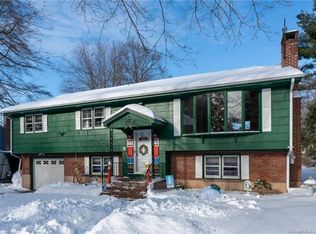 6 Edgewood Ct, Middlefield, CT 06455