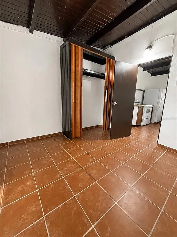 3 bed, 1.0 bath, 1700 sqft, $1,900 — Photo 4