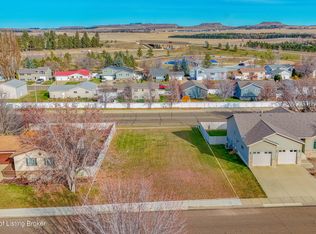 847 E 11th St, Dickinson, ND 58601