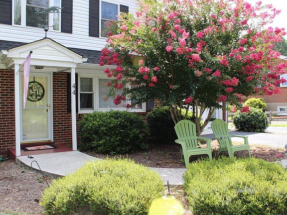 5th image of 44 Oakdale Cir