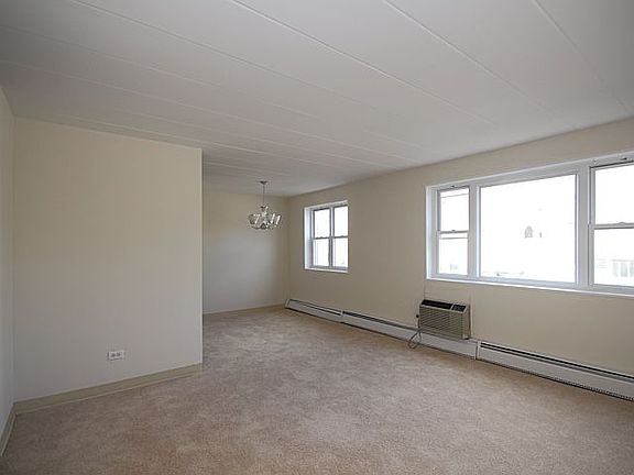 2nd image of 6161 N Hoyne Ave APT 212