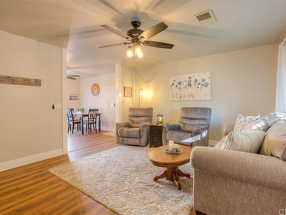 3rd image of 157 Bonnie Ln