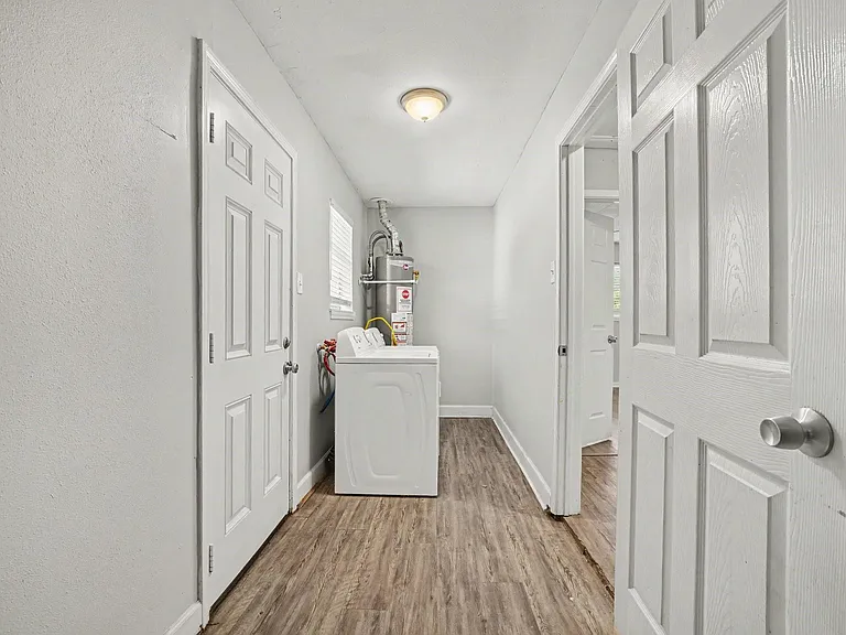 8807 Barton St — Photo 16