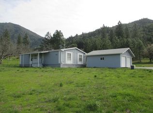1581 Summit Loop, Grants Pass, OR 97527