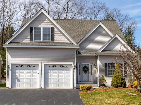 5 Steinbeck St, Tyngsboro, MA 01879