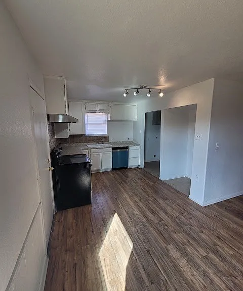 4249 Redbud Ave — Photo 2