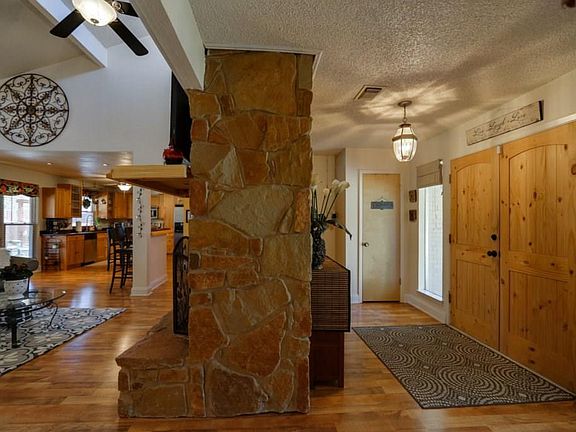 5th image of 8716 Canyon Crest Rd