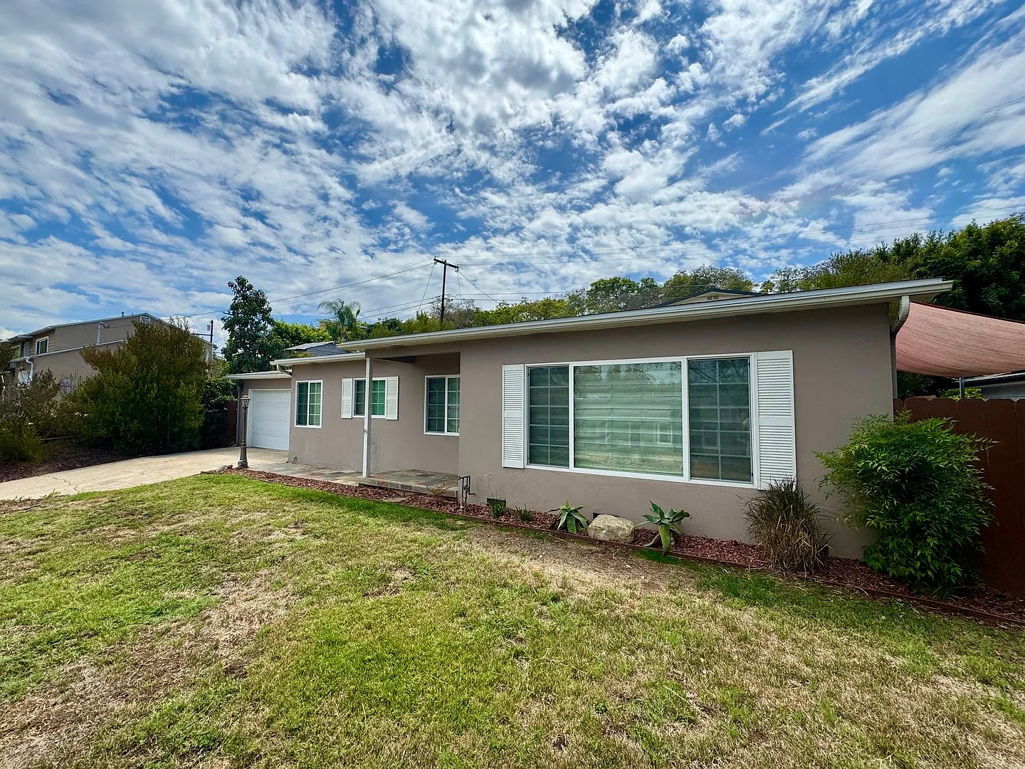 Beautiful 3 Bedroom 1 Bath House w/Central A/C in Spring Valley/La Mesa! — Photo 2