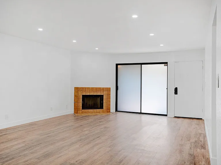 453 Ivy St — Photo 4
