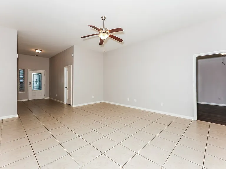 4144 Tower Ln — Photo 4