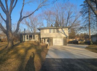 1852 Center Dr, Carpentersville, IL 60110