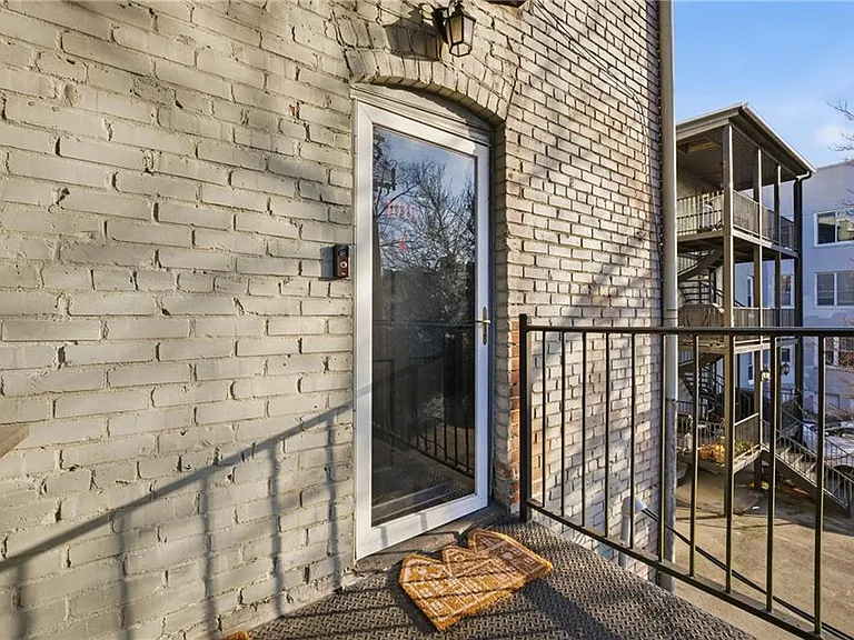 1015 Colonial Ave #4 — Photo 30