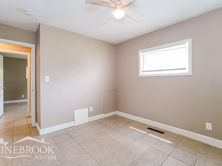 1747 Brentnell Ave — Photo 12