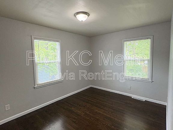 5th image of 1342 E 84th Ter