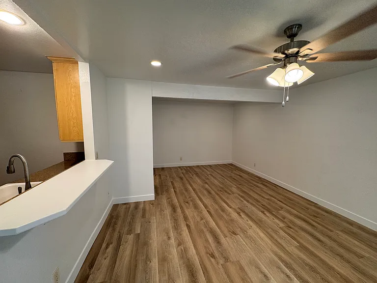 181 Streamwood — Photo 1