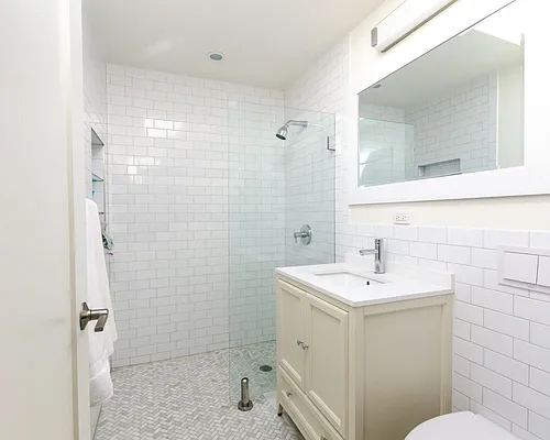 Rented by RES New York | media 6